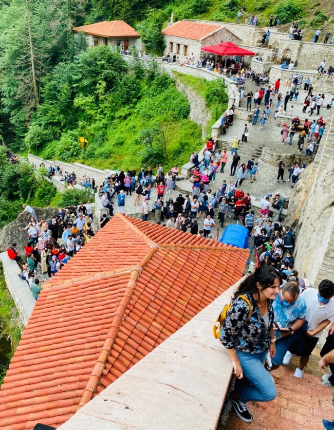 Sümela Manastırı'nda Kurban Bayramı yoğunluğu