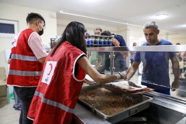 Kızılay'dan yangından etkilenen bölgelere yardım eli