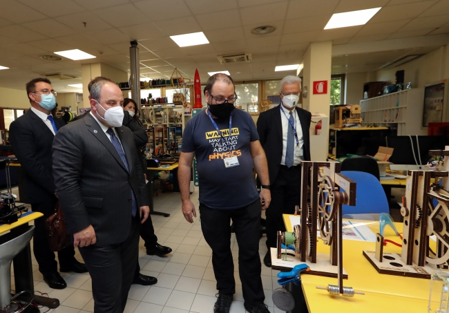 Bakan Varank'tan Trieste'deki bilim merkezine ziyaret