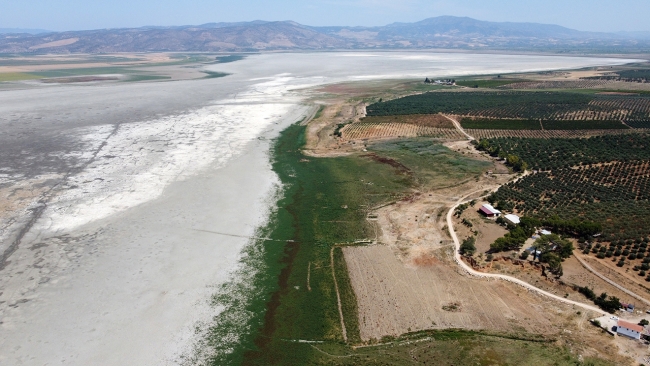 Marmara Gölü'nün suları tamamen çekildi
