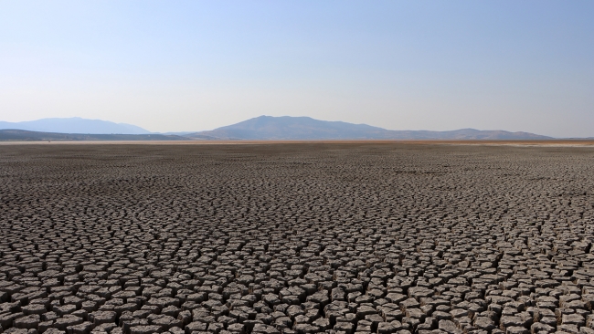 Marmara Gölü'nün suları tamamen çekildi