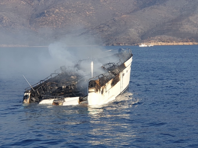 Bodrum'da tekne yangını: 5 kişi kurtarıldı