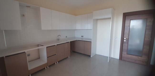 Yangında evi yanan yaşlı çift yeni evlerine kavuştu