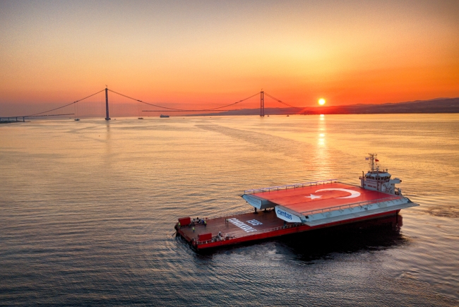 1915 Çanakkale Köprüsü'nün son tabliyesi şantiye alanına getirildi