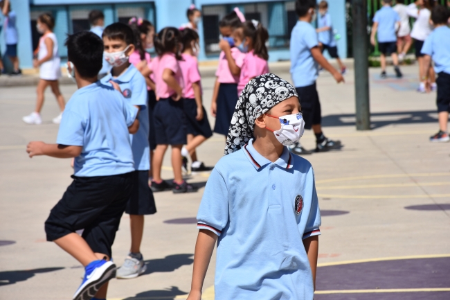 Yangının izlerinin silinmeye çalışıldığı Marmaris'te ders zili çaldı