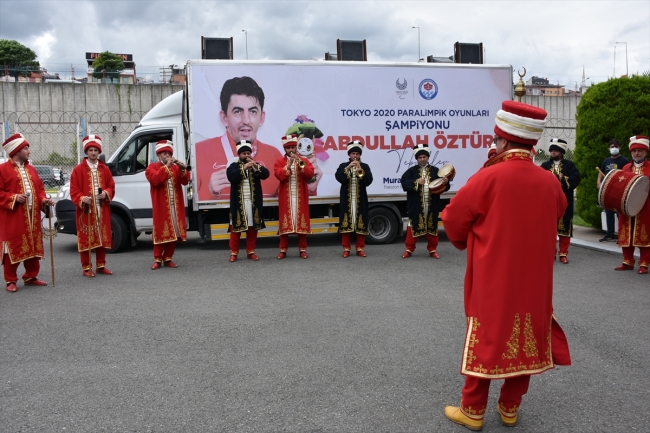 Öztürk kardeşlere coşkulu karşılama