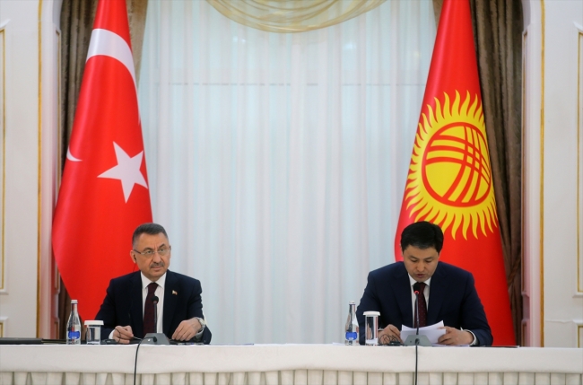 Cumhurbaşkanı Yardımcısı Oktay, Kırgızistan'da iş insanlarıyla bir araya geldi