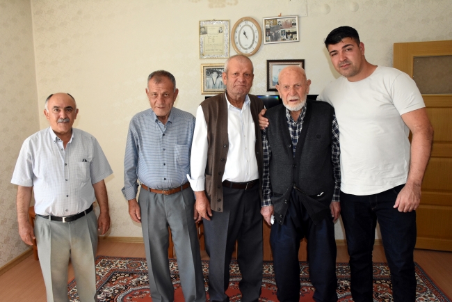 100 yaşında koronavirüsü yendi, 2 aşısıyla örnek oldu