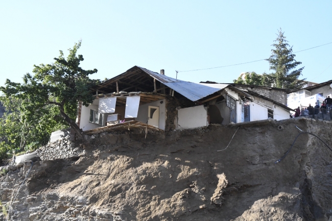 Gümüşhane'de inşaat alanında göçük: 1 ev zarar gördü