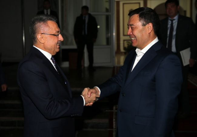 Fuat Oktay, Kırgızistan Cumhurbaşkanı Caparov ile görüştü