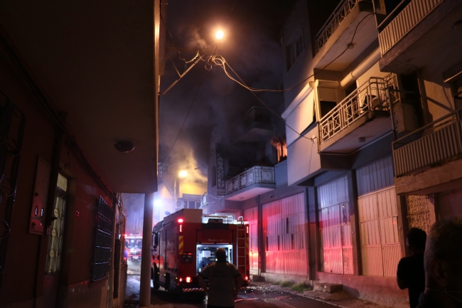 İzmir'de mobilya atölyesinde yangın