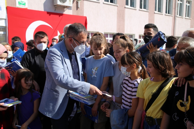 Bakan Kasapoğlu, sel felaketinin yaşandığı Bozkurt'u ziyaret etti