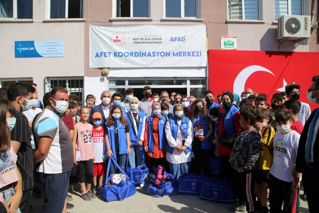 Bakan Kasapoğlu, sel felaketinin yaşandığı Bozkurt'u ziyaret etti