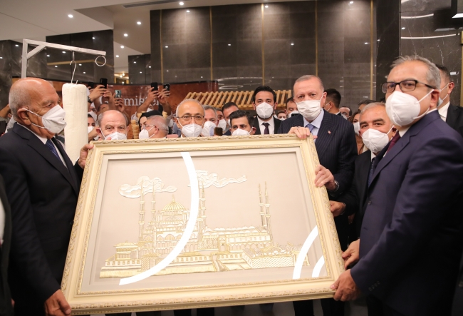 Cumhurbaşkanı Erdoğan, Mersin'de bir otelin açılışını yaptı