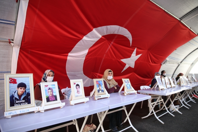 Evlat nöbeti kararlılıkla sürüyor