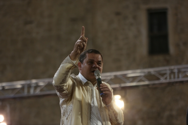 Başbakan Abdulhamid Dibeybe kalabalığa hitap etti. Fotoğraf:AA