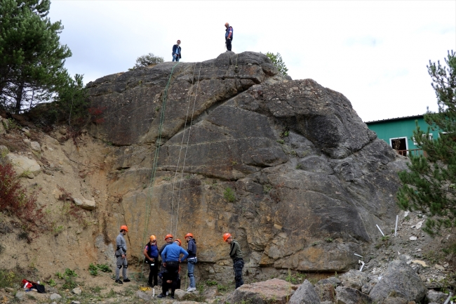 Çevik kuvvet ekiplerine arama kurtarma ve dağcılık eğitimi verildi