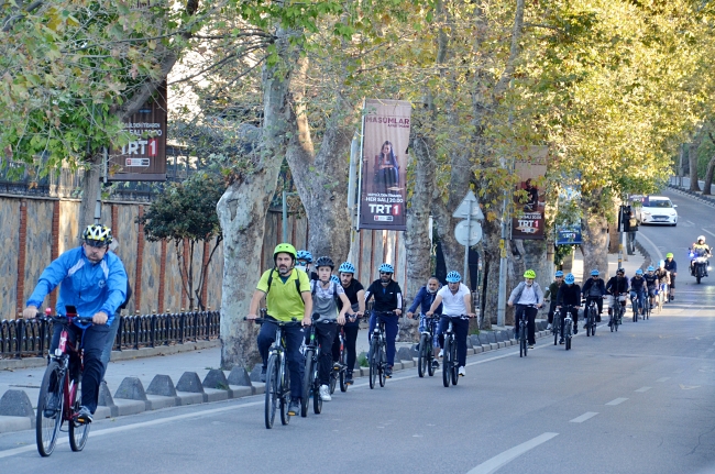 Üsküdarlı gençler müftü ve imamlarla pedal çeviriyor