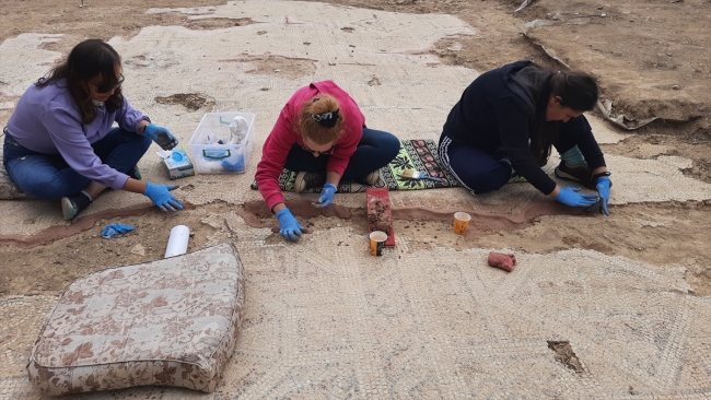 İznik'te nekropol kazısı: Mumyalanmış 3 iskelet bulundu