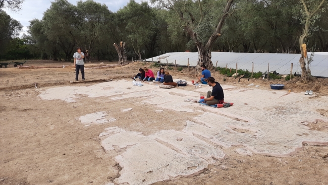 İznik'te nekropol kazısı: Mumyalanmış 3 iskelet bulundu