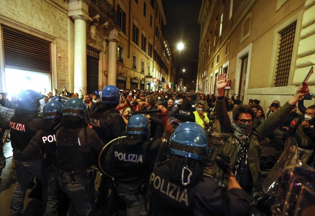 İtalya sokakları karıştı