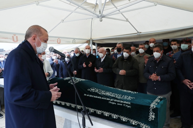 Cumhurbaşkanı Erdoğan, İstanbul'da cenaze törenine katıldı