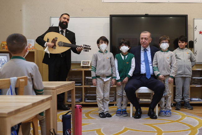 Cumhurbaşkanı Erdoğan Türkiye'nin ilk Türk müziği ilkokulunun açılışını yaptı