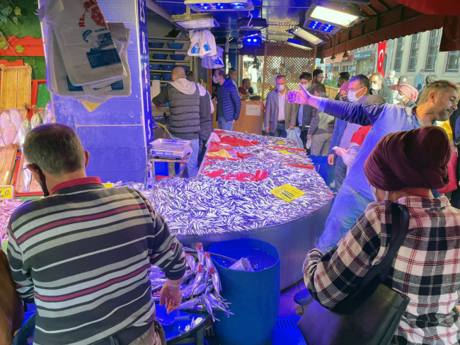 Eskişehir'de "ucuz hamsi" kuyruğu