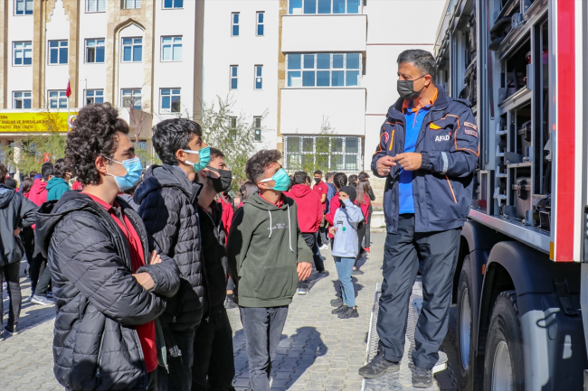 Van'daki 1553 okulda deprem tatbikatı yapıldı