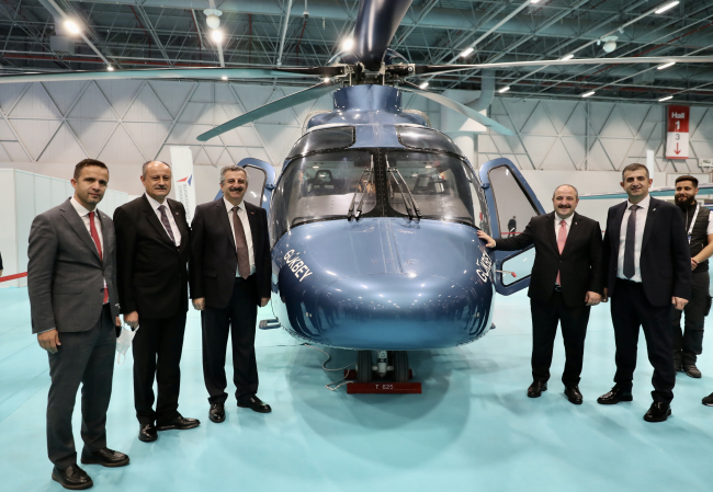 Bakan Varank havacılık ve uzay sanayi fuarı SAHA EXPO'yu ziyaret etti