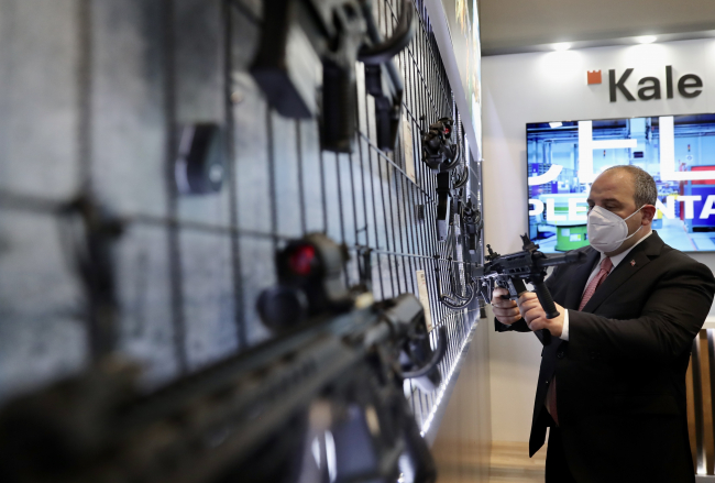 Bakan Varank havacılık ve uzay sanayi fuarı SAHA EXPO'yu ziyaret etti