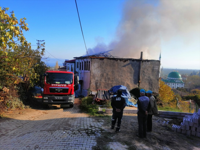 Yangına müdahale ederken fenalaşan itfaiyeci şehit oldu