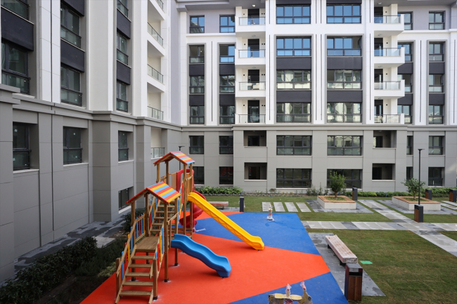 İzmirli depremzedeler yeni evlerine kavuşuyor