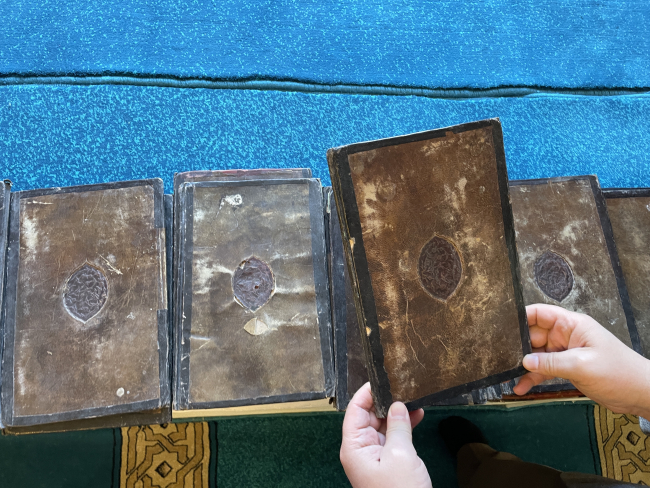 Tarihi camide 450 yıllık el yazması Kur'an-ı Kerim bulundu