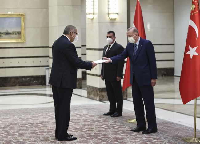 Büyükelçilerden Cumhurbaşkanı Erdoğan'a güven mektubu