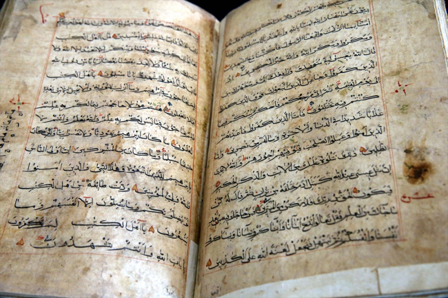 Tokat'ta lise kütüphanesinde el yazması 2 Kur'an-ı Kerim bulundu