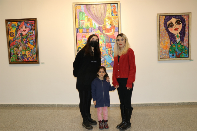 Diyarbakır'da 5 kız kardeş resim sergisi açtı