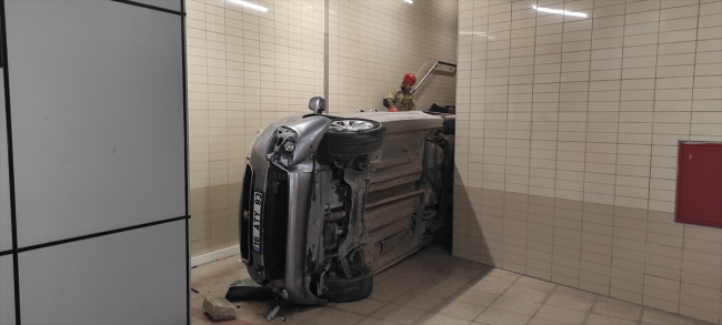 Bursa'da araç metro istasyonuna girdi