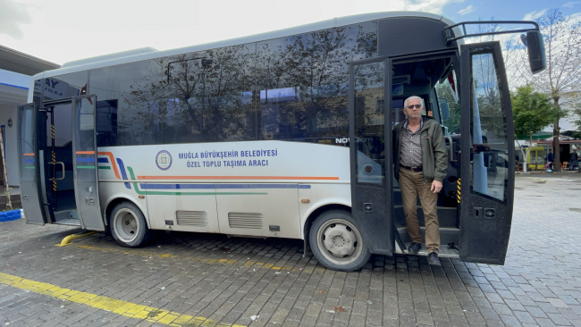 Araçtan indirilmeye çalışılan yolcu: Lütfen şoförü işe geri alsınlar