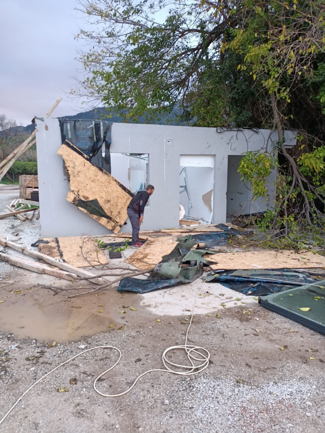 Bodrum'da kaçak yapıların yıkımı devam ediyor