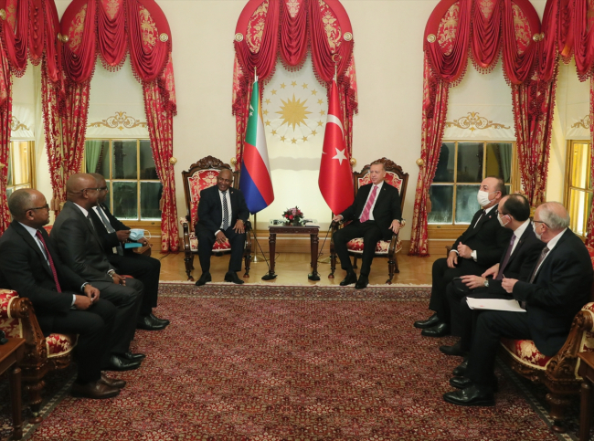 Cumhurbaşkanı Erdoğan, Komorlar Birliği Cumhurbaşkanı Assoumani Azali ile görüştü. (AA)