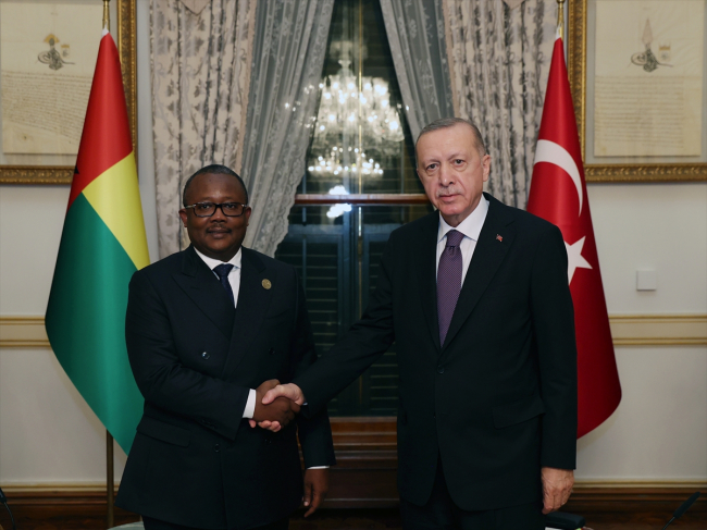 Cumhurbaşkanı Erdoğan, Gine Bissau Cumhurbaşkanı Umaro Sissocoi ile görüştü. (AA)