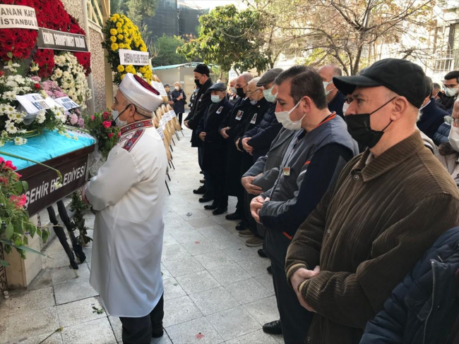 Türkiye'nin ilk kadın ortodontisti Ayşe Mayda vefat etti