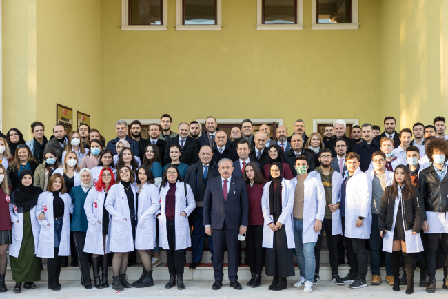 TBMM Başkanı Şentop, Uluslararası Balkan Üniversitesini ziyaret etti