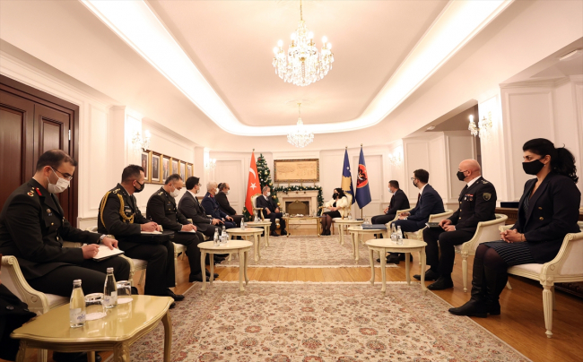 Bakan Akar, Kosova Cumhurbaşkanı ile görüştü