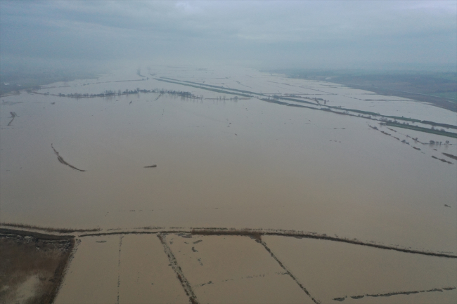 Debisi 7 kat artan Ergene Nehri taştı: Tarım arazileri su altında kaldı
