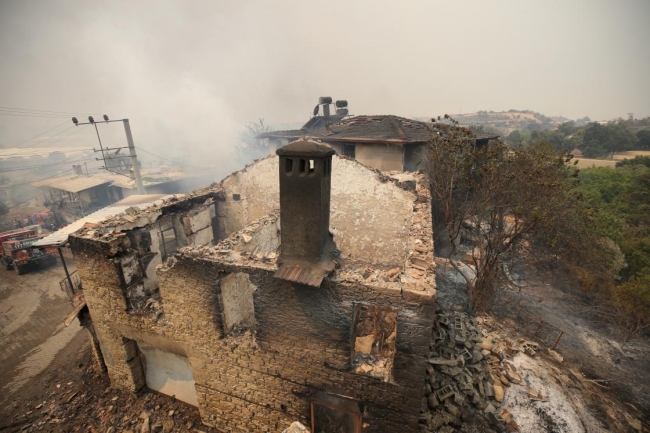 Antalya'daki yangınlarda tüm imkanlar seferber edildi