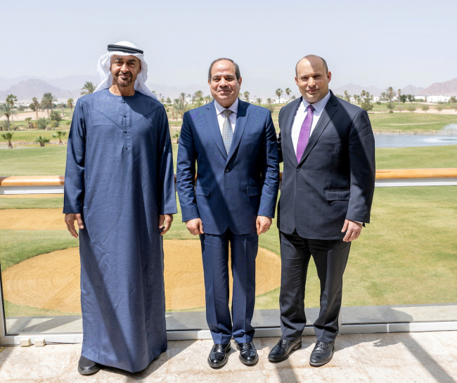 Mısır Cumhurbaşkanı Abdulfettah es-Sisi, İsrail Başbakanı Neftali Bennett ve Birleşik Arap Emirlikleri (BAE) Veliaht Prensi Muhammed bin Zayed. Fotoğraf: Reuters