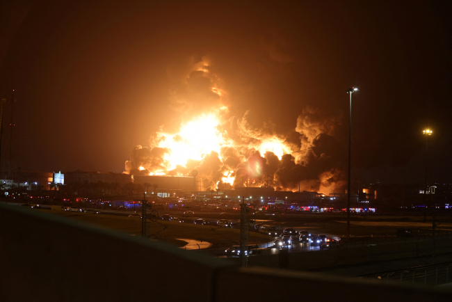 Suudi Arabistan'ın Aramco tesislerindeki yangını söndürme çalışmaları 19 saattir sürüyor