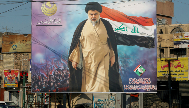 Sadr Hareketi lideri Mukteda Sadr'a ait bir poster. Fotoğraf: Reuters